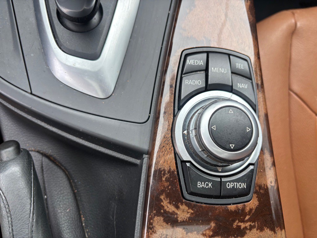 2012 BMW 3 Series Image 36