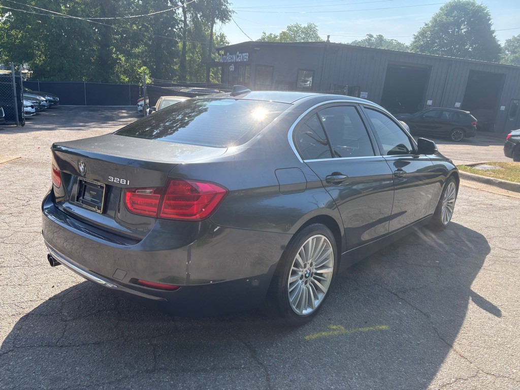 2012 BMW 3 Series Image 10
