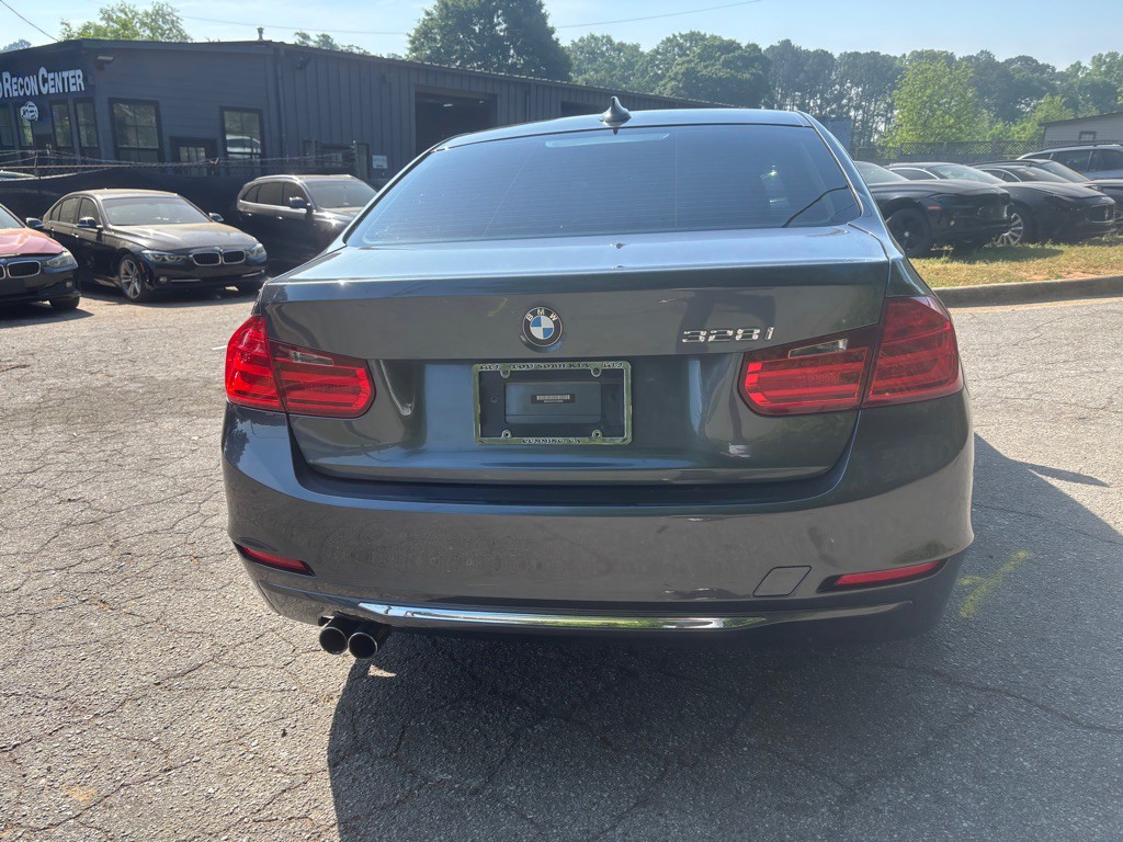 2012 BMW 3 Series Image 12