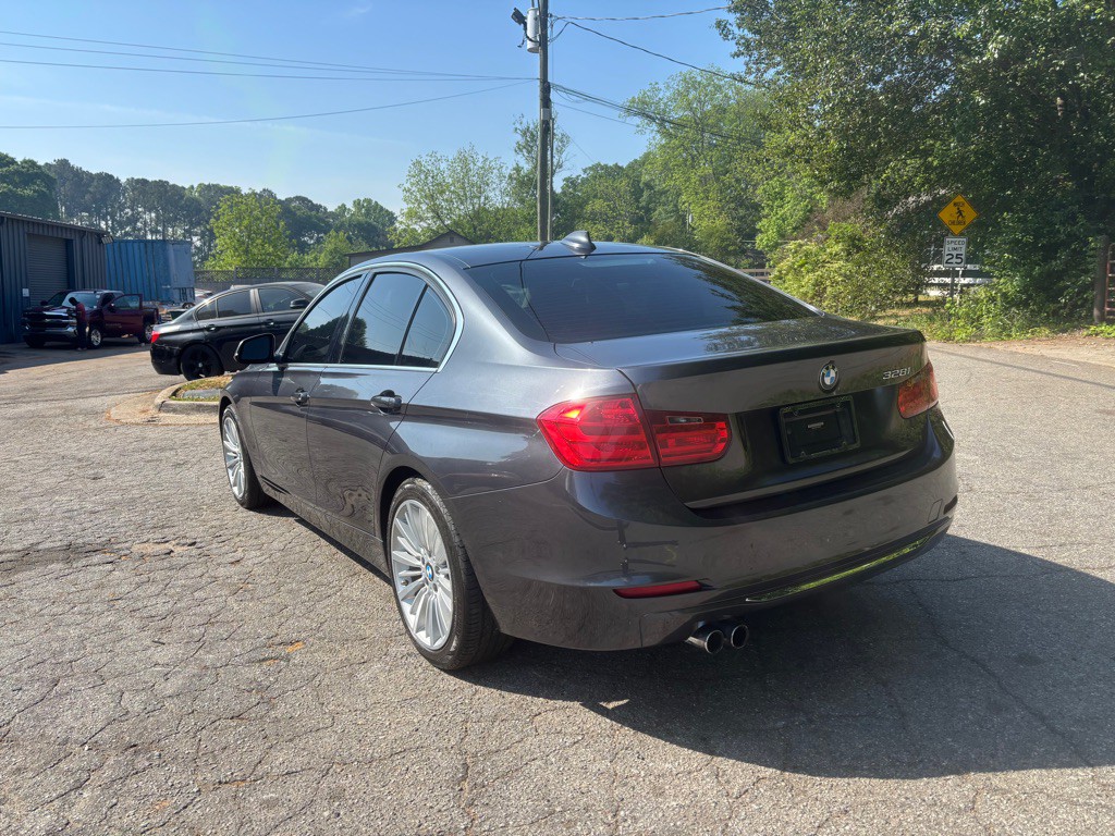 2012 BMW 3 Series Image 13