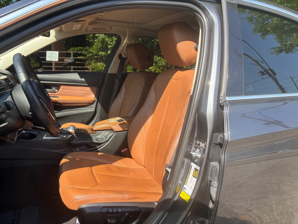 2012 BMW 3 Series Image 16