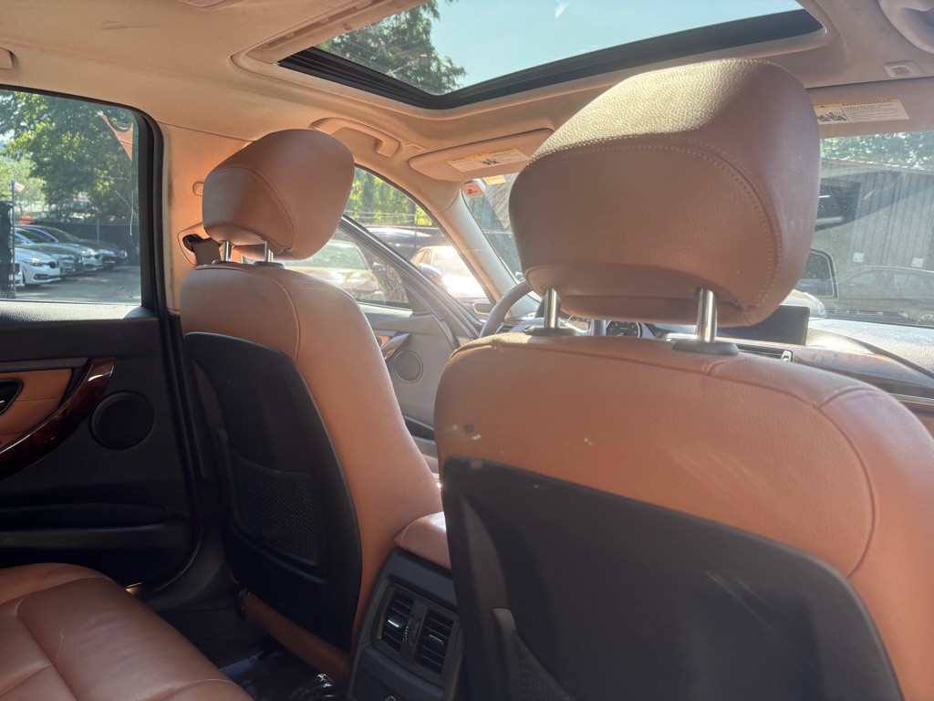 2012 BMW 3 Series Image 27