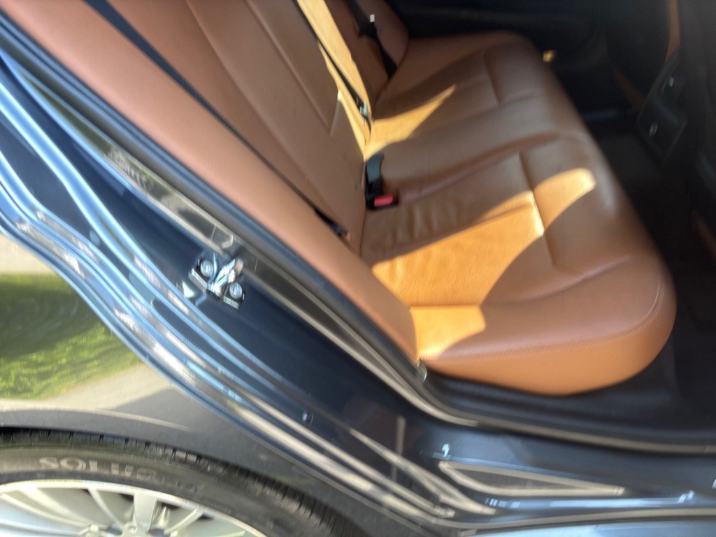 2012 BMW 3 Series Image 31