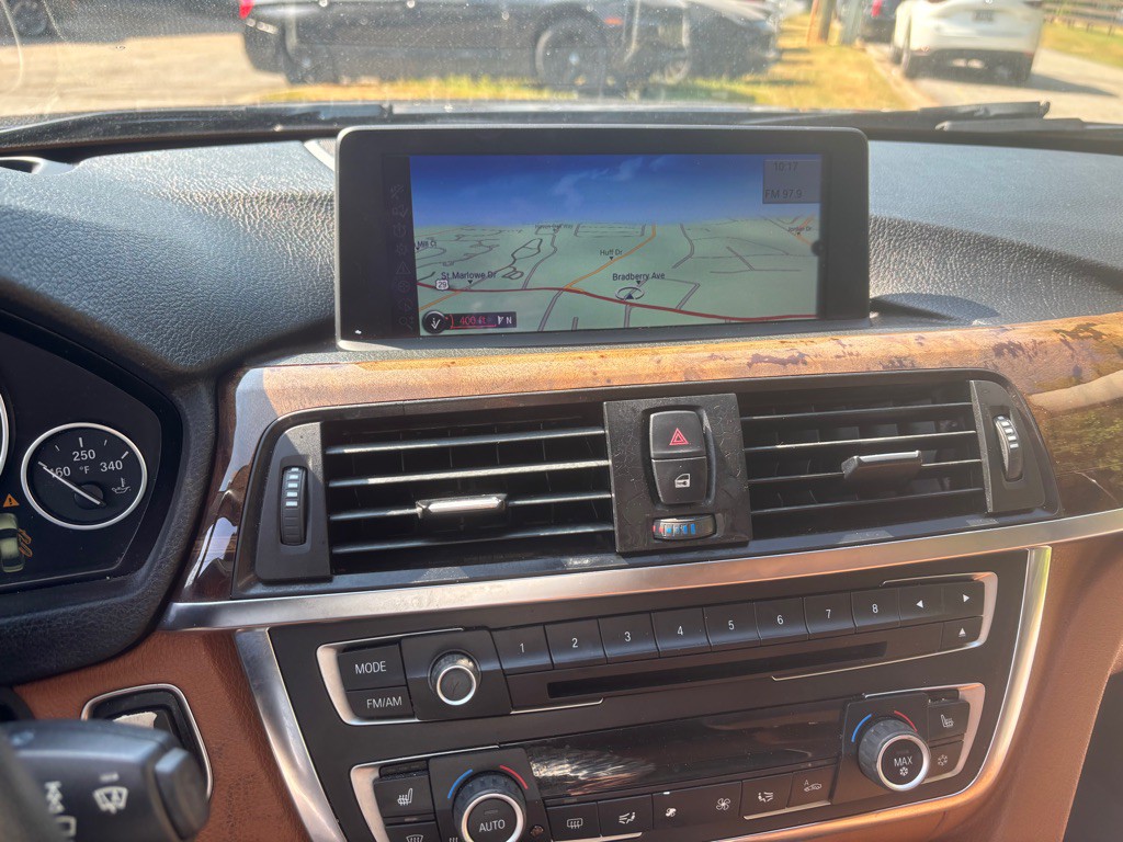2012 BMW 3 Series Image 38