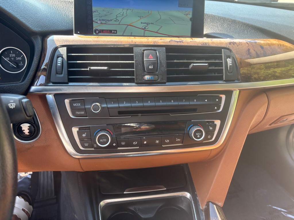 2012 BMW 3 Series Image 39