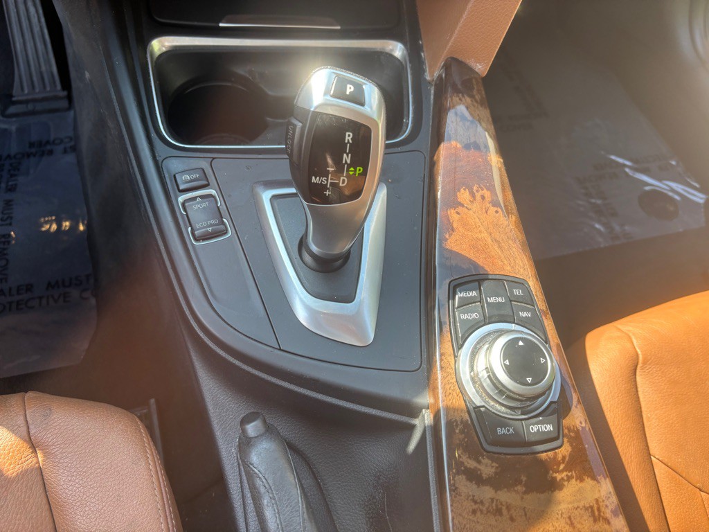 2012 BMW 3 Series Image 41