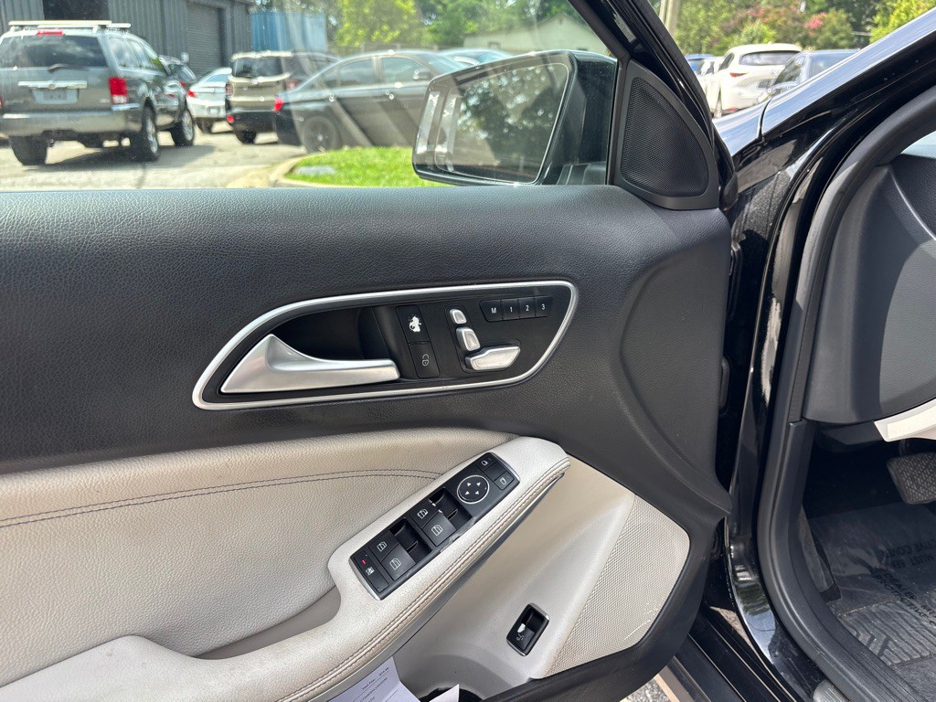 2020 Mercedes-Benz GLA-Class Image 17