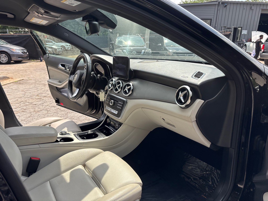 2020 Mercedes-Benz GLA-Class Image 24