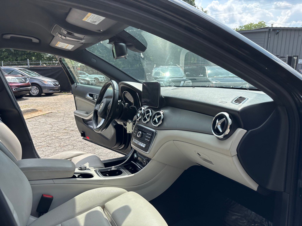 2020 Mercedes-Benz GLA-Class Image 25
