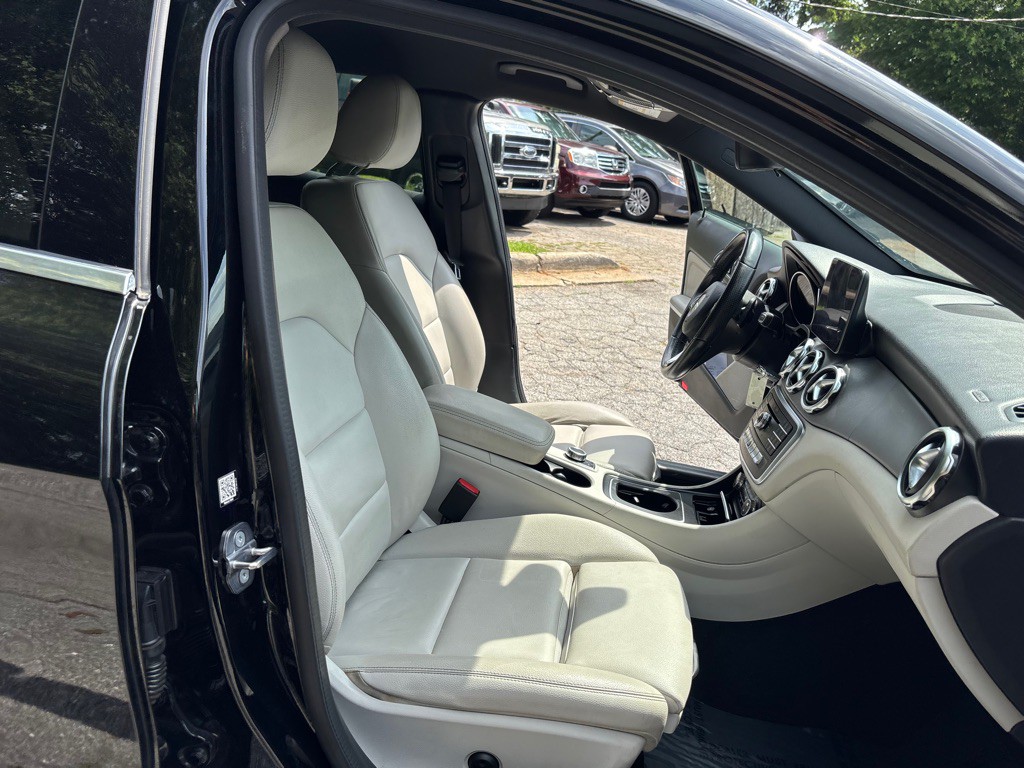 2020 Mercedes-Benz GLA-Class Image 27