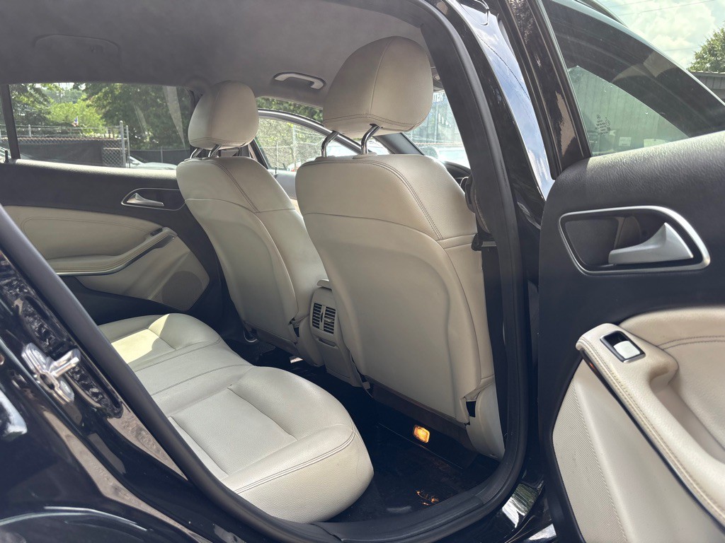 2020 Mercedes-Benz GLA-Class Image 30