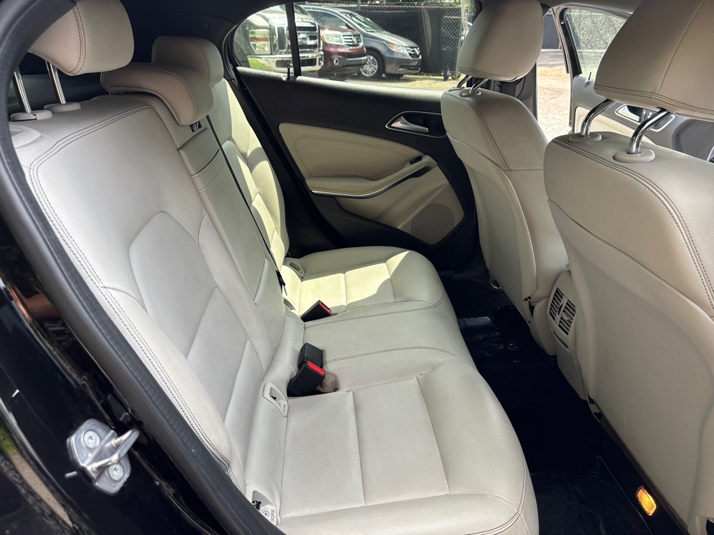 2020 Mercedes-Benz GLA-Class Image 32
