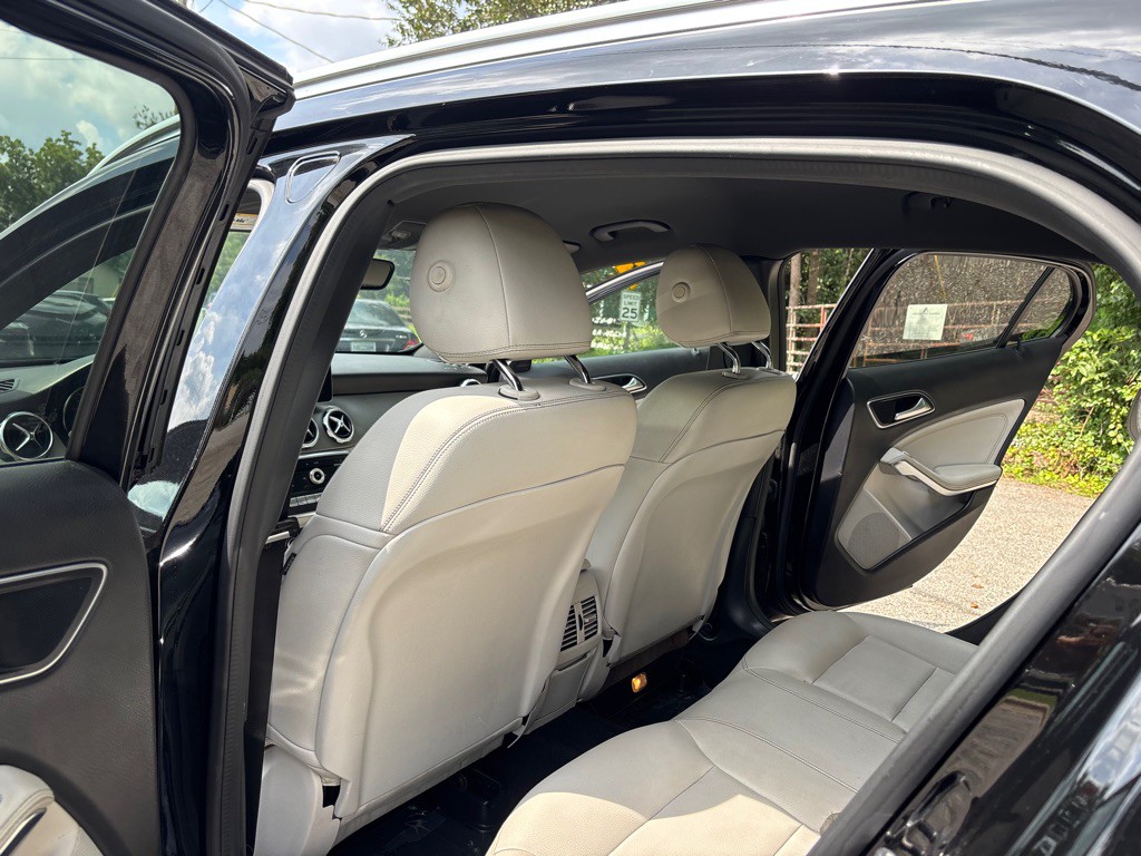 2020 Mercedes-Benz GLA-Class Image 35