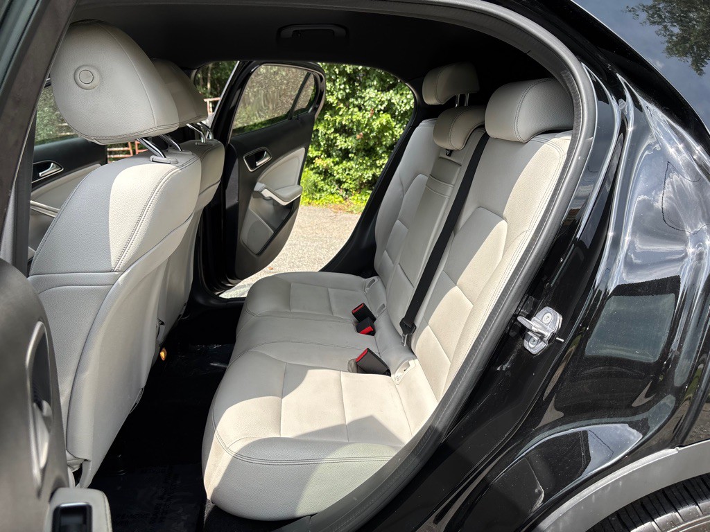 2020 Mercedes-Benz GLA-Class Image 38