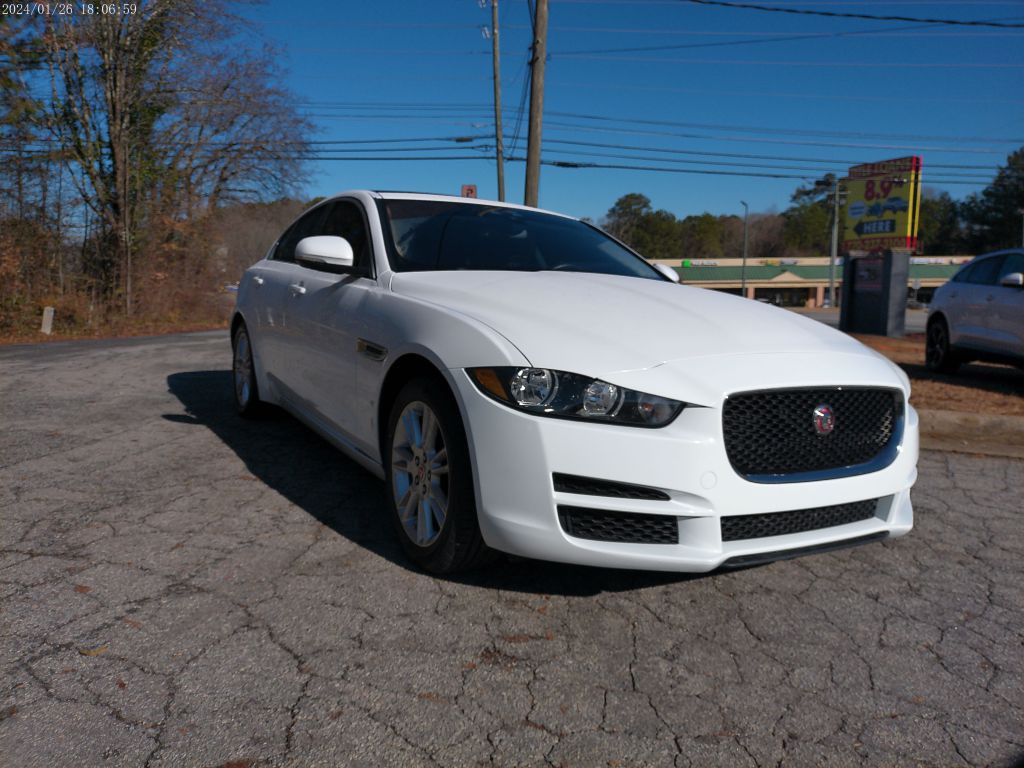 2018 Jaguar XE Image 2