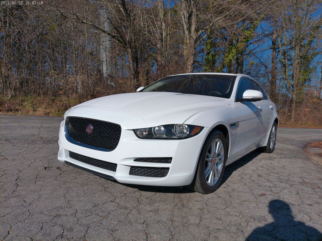 2018 Jaguar XE Image 3