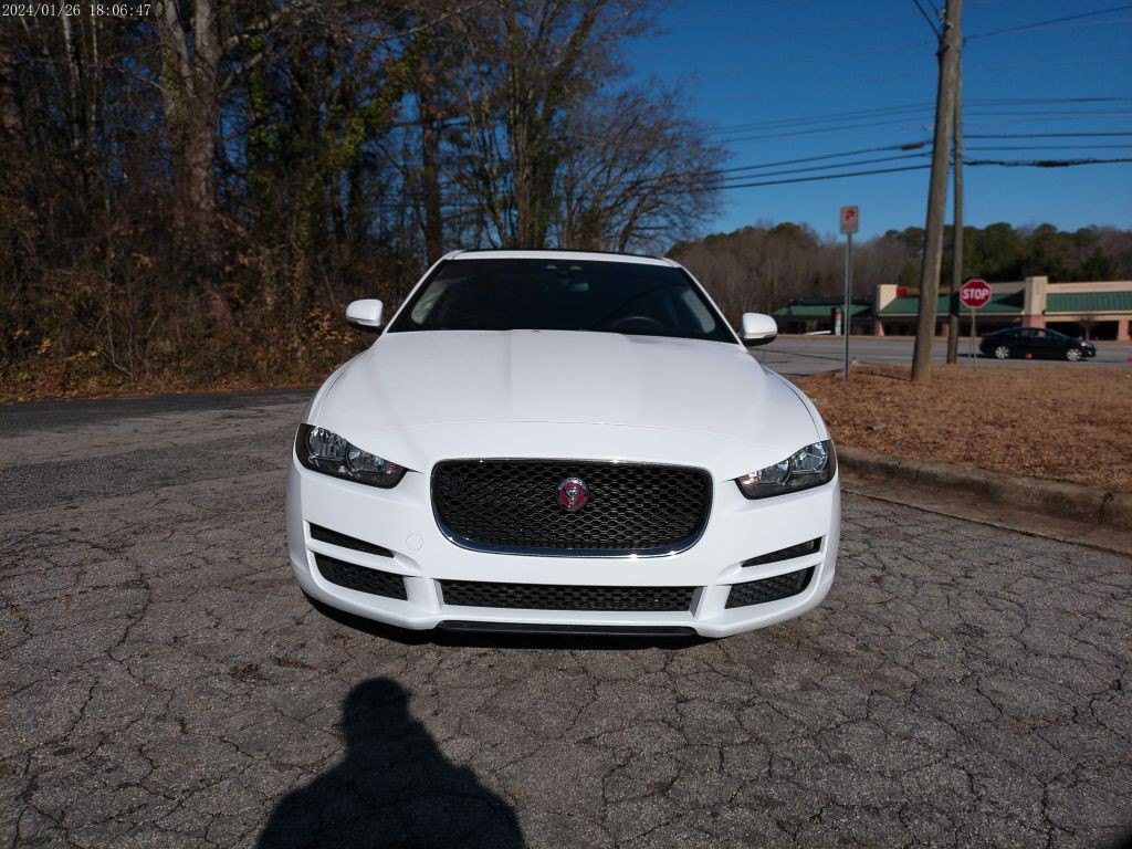 2018 Jaguar XE Image 4