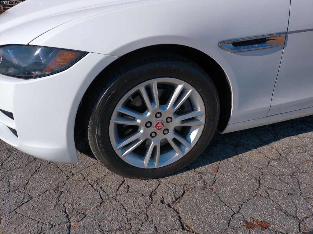 2018 Jaguar XE Image 7