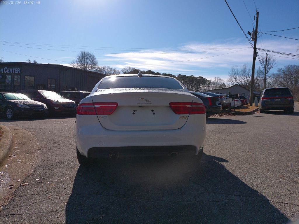 2018 Jaguar XE Image 10