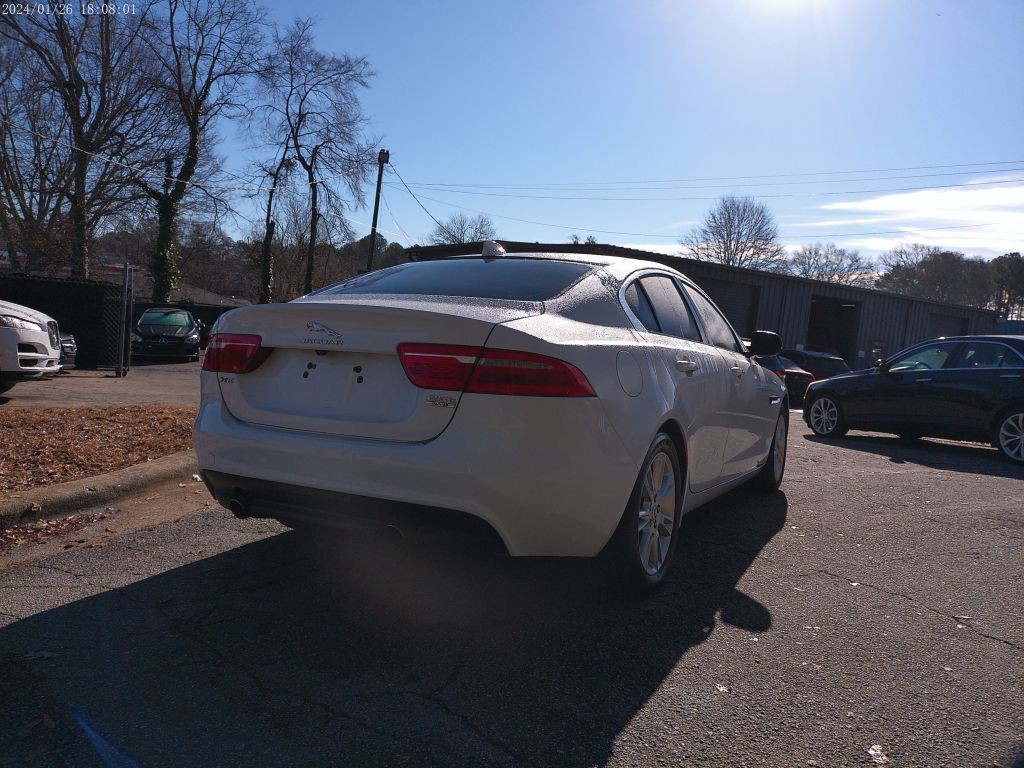 2018 Jaguar XE Image 11