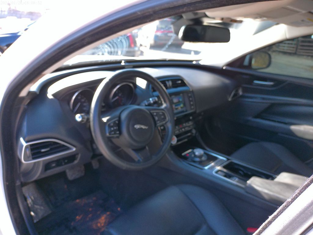 2018 Jaguar XE Image 16