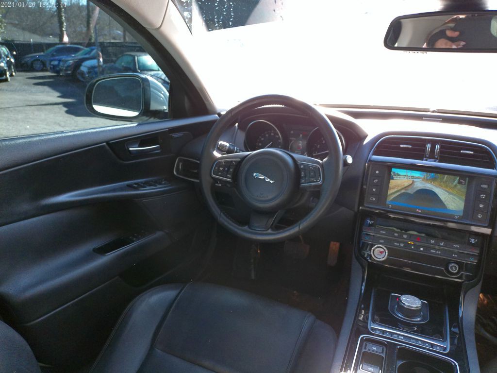 2018 Jaguar XE Image 35
