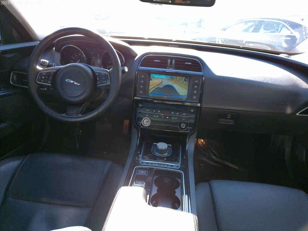 2018 Jaguar XE Image 36