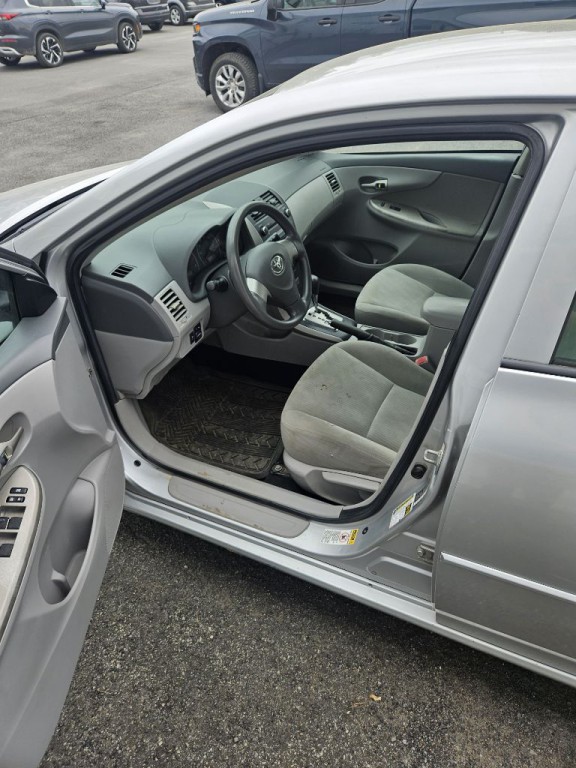 2010 Toyota Corolla Image 5