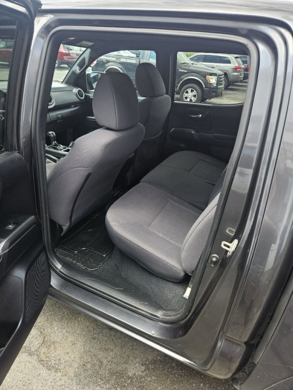 2019 Toyota Tacoma Image 6