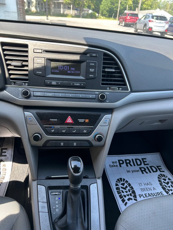 2018 Hyundai Elantra Image 8