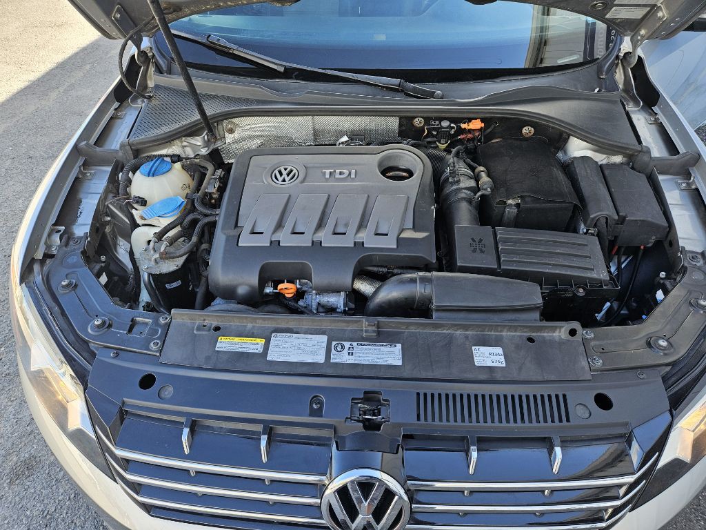 2014 Volkswagen Passat Image 9