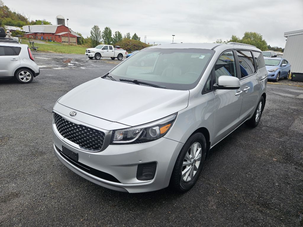2017 Kia Sedona Image 2