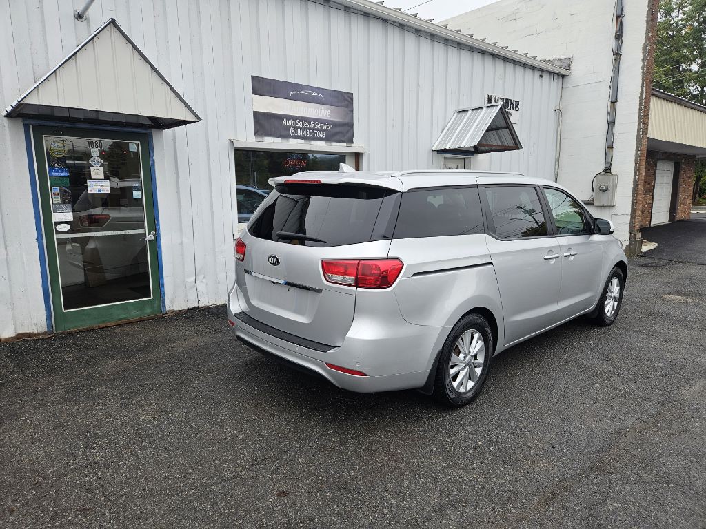 2017 Kia Sedona Image 3