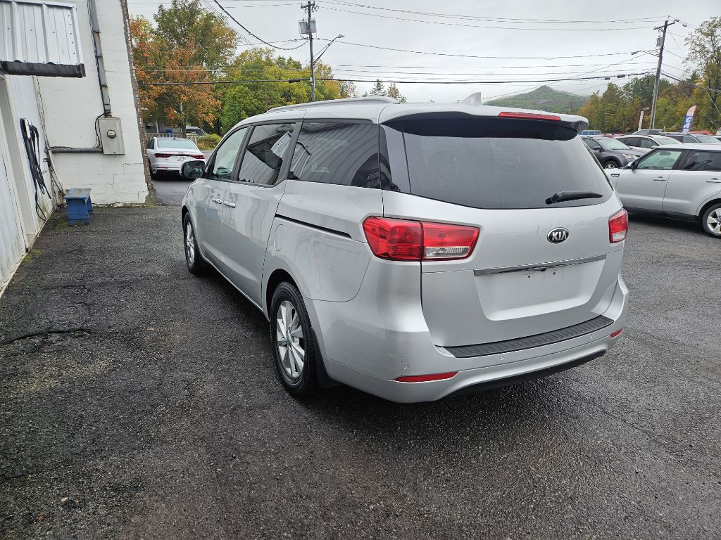 2017 Kia Sedona Image 4