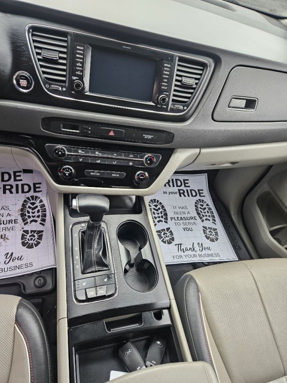 2017 Kia Sedona Image 6