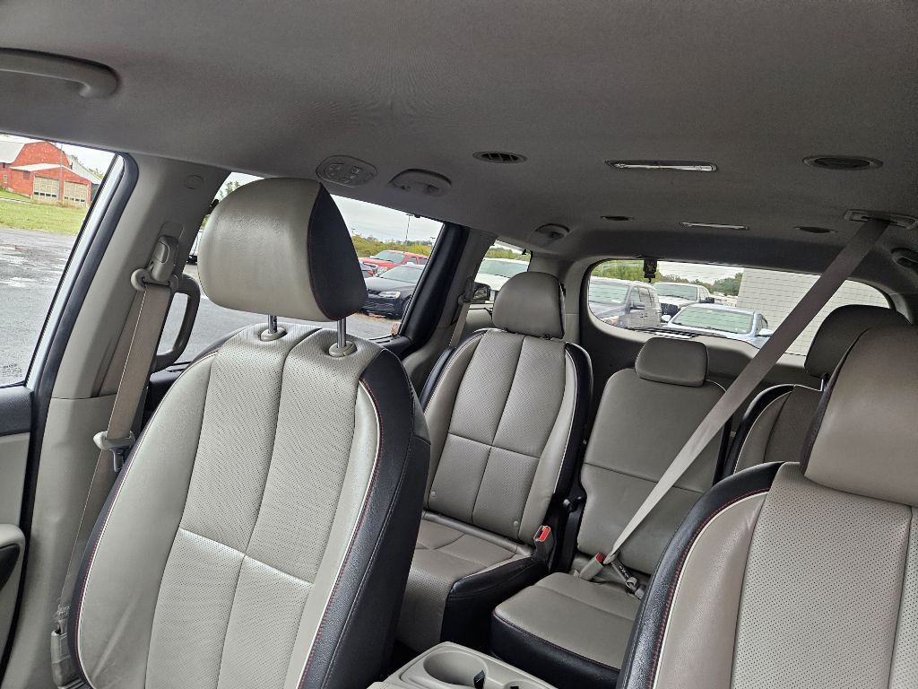 2017 Kia Sedona Image 7