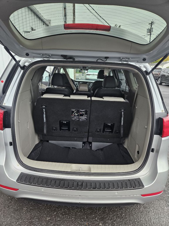 2017 Kia Sedona Image 8