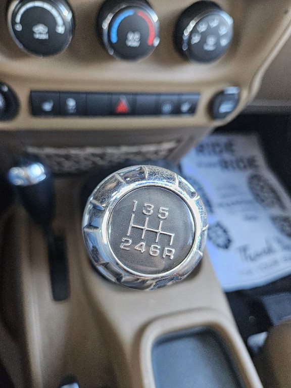 2012 Jeep Wrangler Image 9