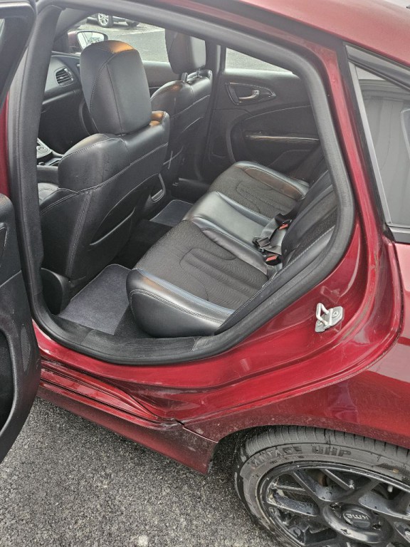 2015 Chrysler 200 Image 6