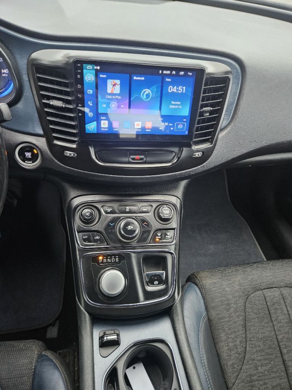 2015 Chrysler 200 Image 7
