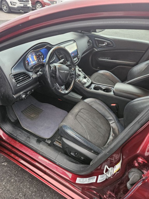 2015 Chrysler 200 Image 5