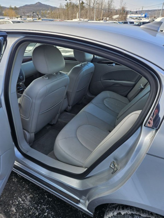 2010 Buick Lucerne Image 6