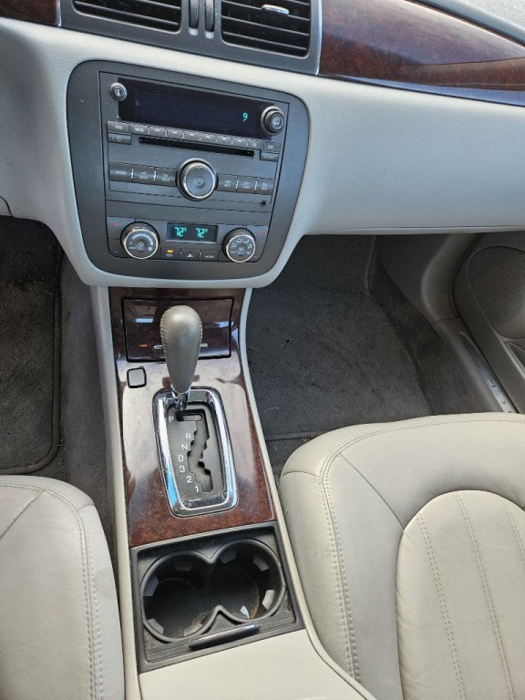 2010 Buick Lucerne Image 8