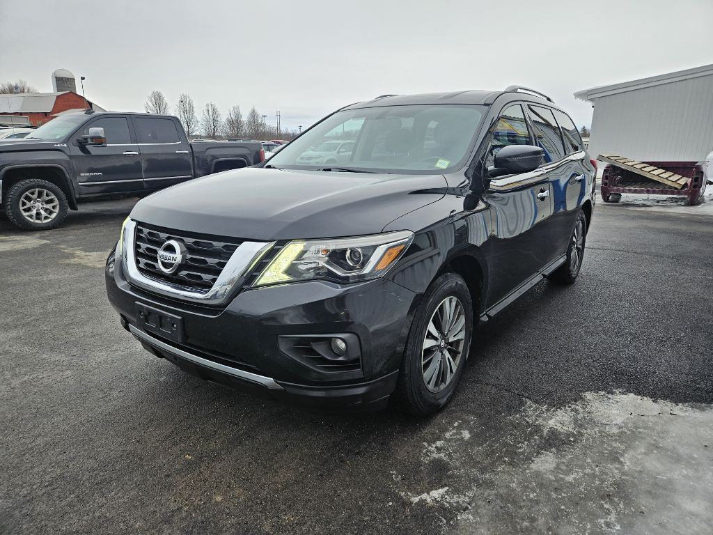 2017 Nissan Pathfinder Image 2