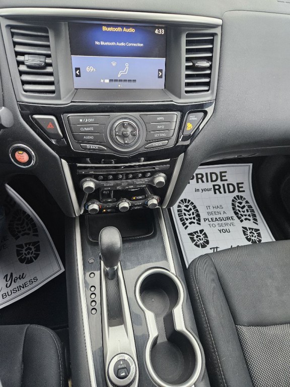 2017 Nissan Pathfinder Image 8