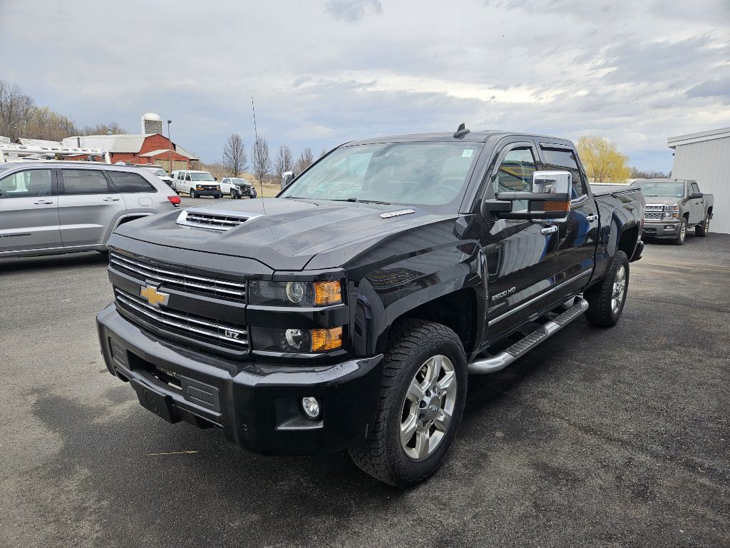 2019 Chevrolet Silverado 1500 Image 2
