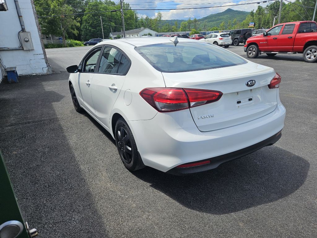 2017 Kia Forte Image 4