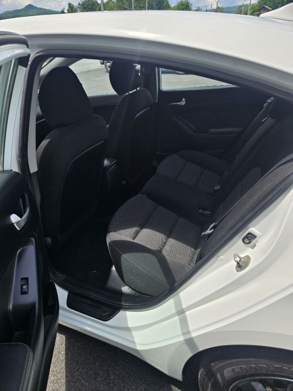 2017 Kia Forte Image 6