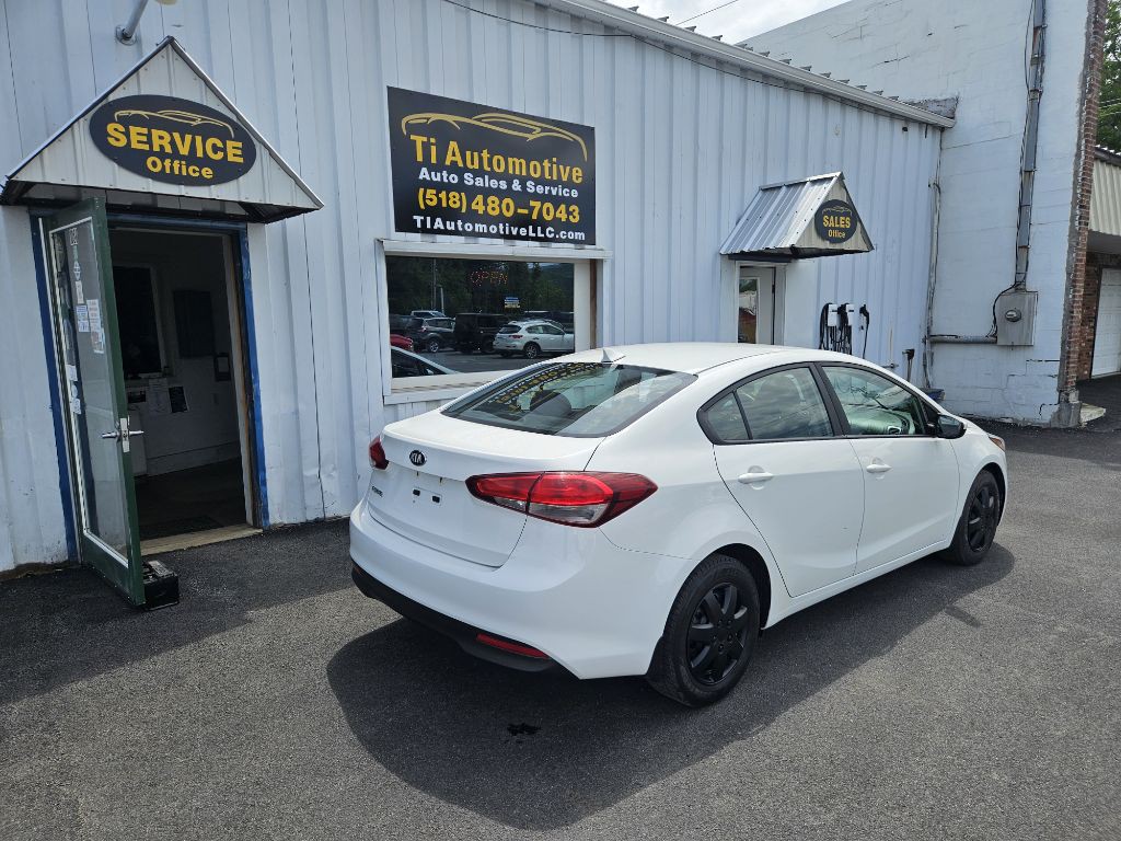 2017 Kia Forte Image 3