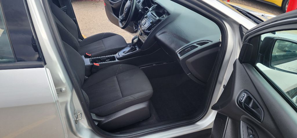 2016 Ford Focus Image 8
